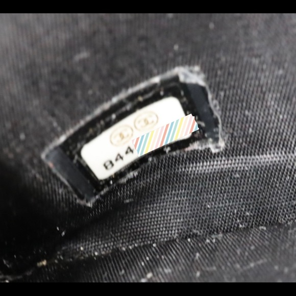 Authentic Vintage Chanel Large Black Caviar Timeless CC Zipper Around Wallet - Picture 12 of 13